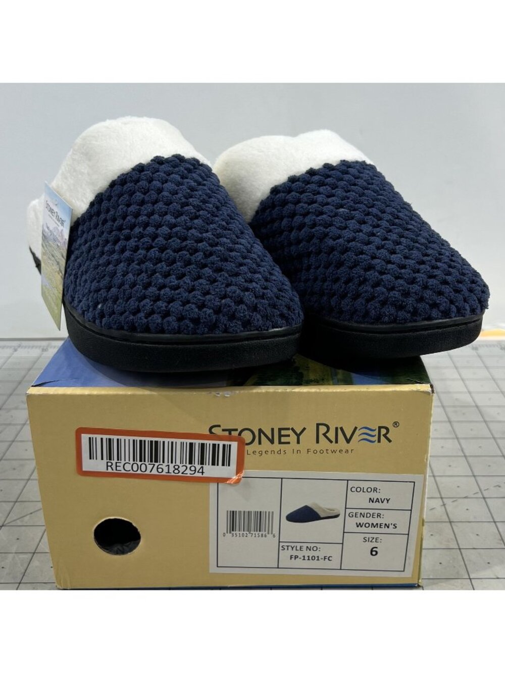 Stoney River Women's Slippers Navy Size 6 Cozy Indoor/Outdoor Fleece Lining